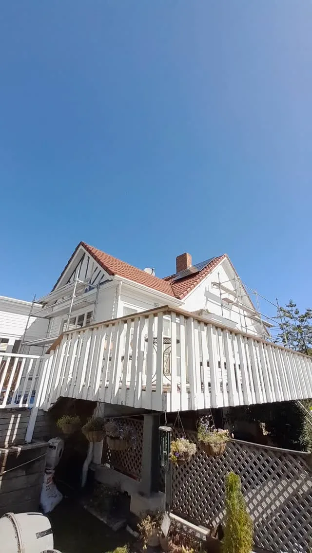 The work was carried out both exterior and interior on the house. It was a fast job, including window restoration, using professional scr...